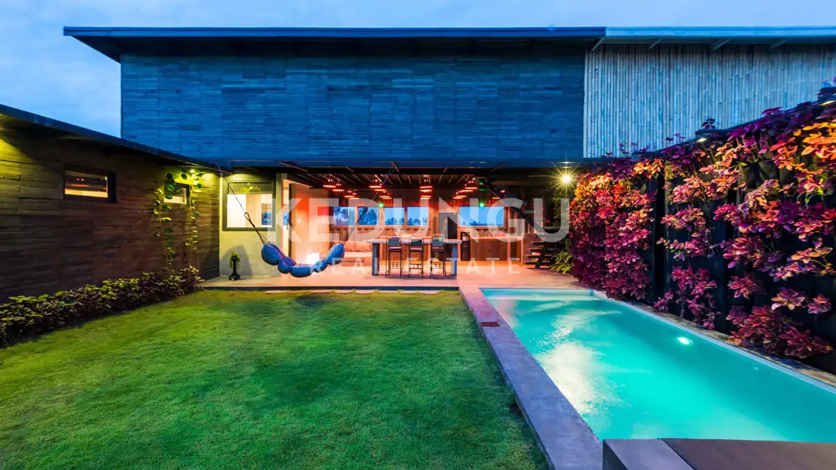 Villa Urban KRE watermark 01